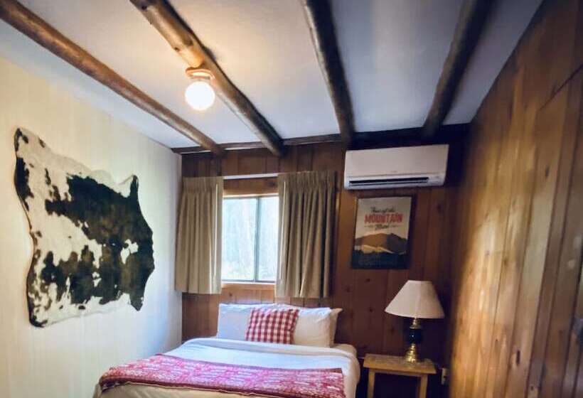 Люкс, Foot Of The Mountain Motel