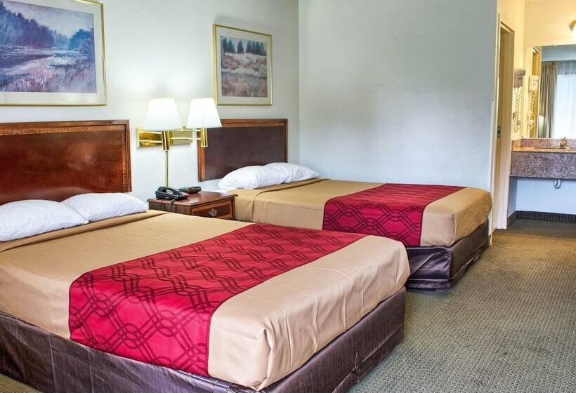 带2个双人床的标准工作室, Econo Lodge
