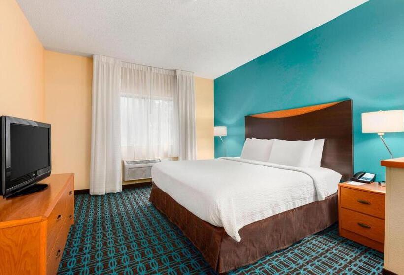 带双人床的标准工作室, Fairfield Inn Racine
