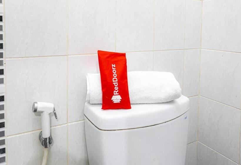 Номер Economy, Reddoorz Syariah Near Assalaam   Ums