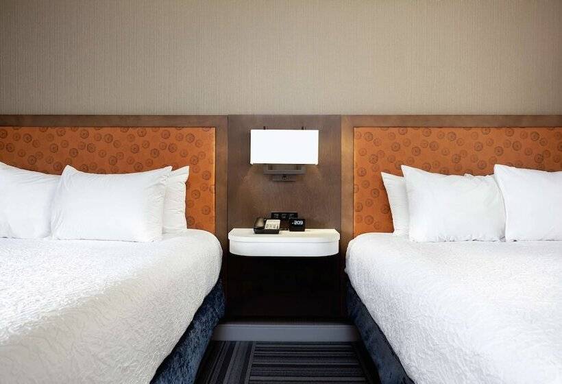 带2个双人床的标准工作室, Hampton Inn Kingsport