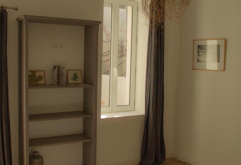 Standard room with outdoor bath, La Centenaire Gruissan   Maison D Hôte