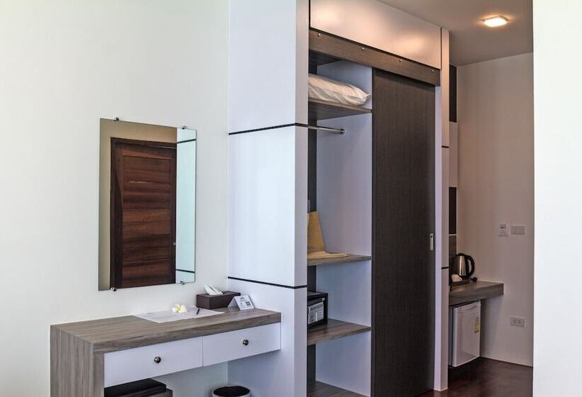 Номер Deluxe Вид на Бассейн, Phi Phi Mountain Beach Resort Sha Certified