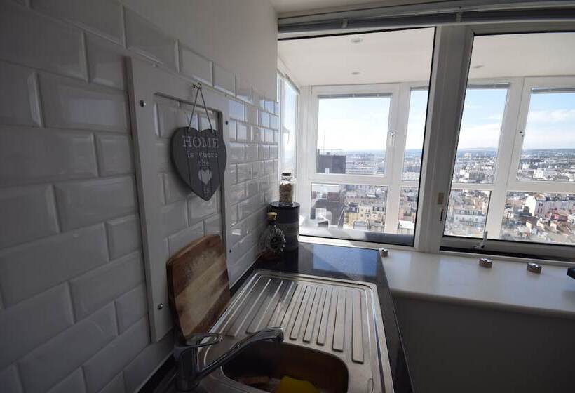 Апартаменты Пентхаус 2 Спальни, Isabella Penthouse 15th Floor, Seafront