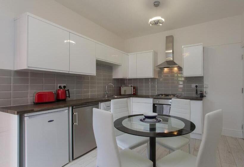 Quarto Superior, Townhouse Plus @ Westminster Street Crewe