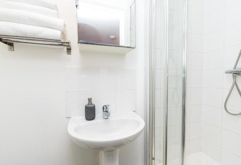 Номер Стандарт, Thames View House