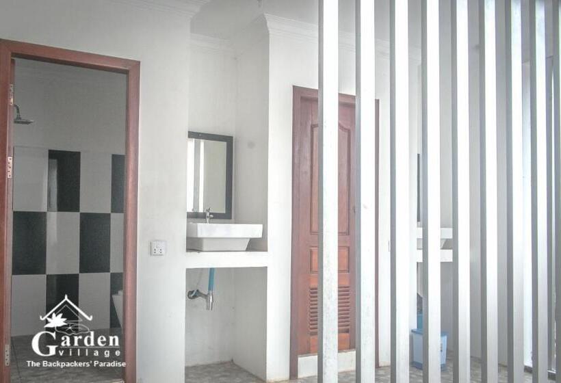 اتاق اکونومی, Garden Village Guesthouse & Pool Bar