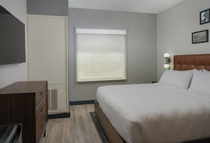 Suite, Four Points By Sheraton Dallas Arlington Entertainment District