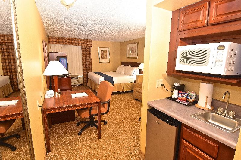 Люкс Кровать Кинг, Holiday Inn Express Hotel & Suites Fenton/i 44, An Ihg