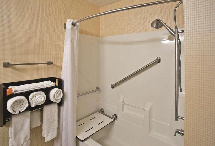 Camera Standard Individual Adaptată pentru Discapacitaţi, La Quinta By Wyndham Frankfort