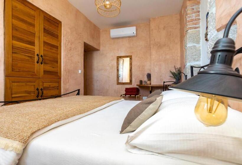 شقة غرفة نوم واحدة مطلة علي البحر مزوَّدة بشُرفة, The House