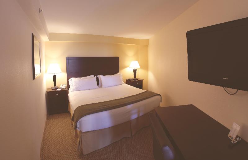 Стандартный Номер Кровать Кинг, Holiday Inn Express St Ignace Lake Central, An Ihg