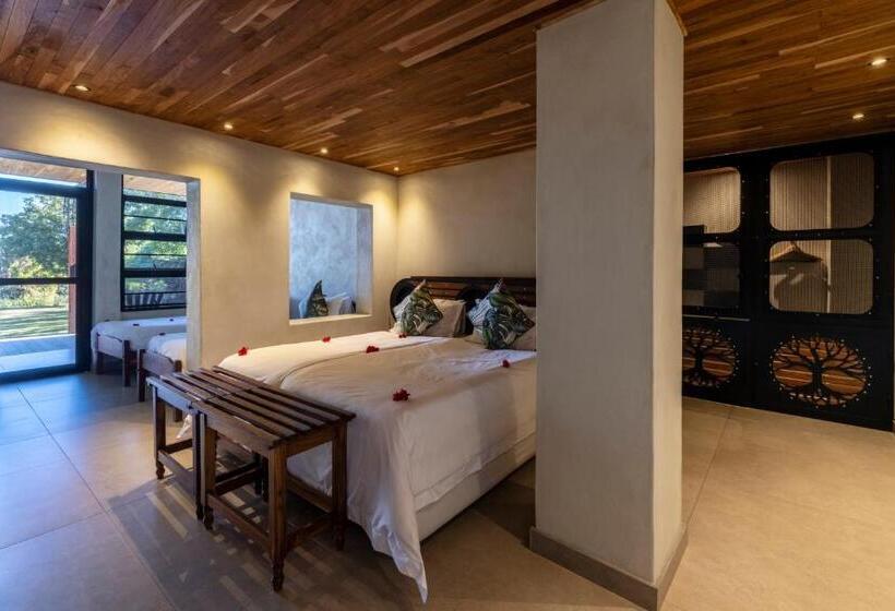 اتاق خانوادگی, Chobe River Lodge