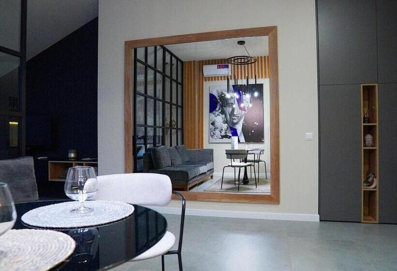 استودیوی استاندارد, Apart Hotel на трояндовой