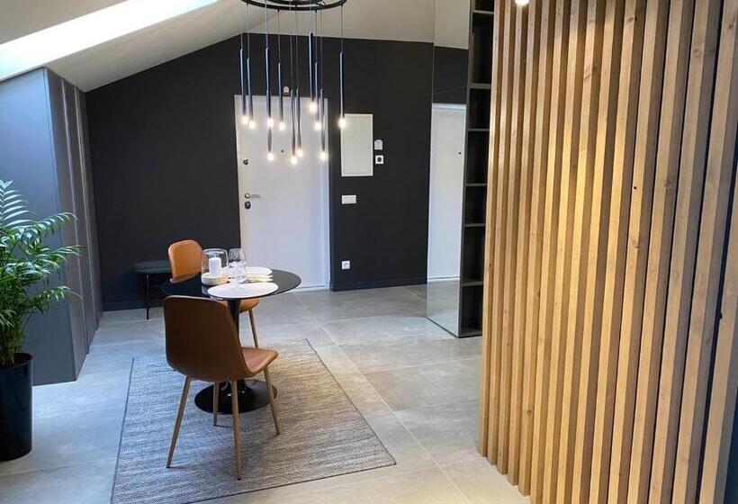 استودیوی استاندارد, Apart Hotel на трояндовой
