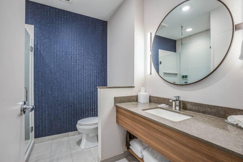 스위트 킹사이즈 침대, Fairfield Inn & Suites Whitewater