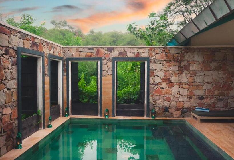 اتاق خانوادگی, Trees N Tigers Luxury Wildlife Lodge