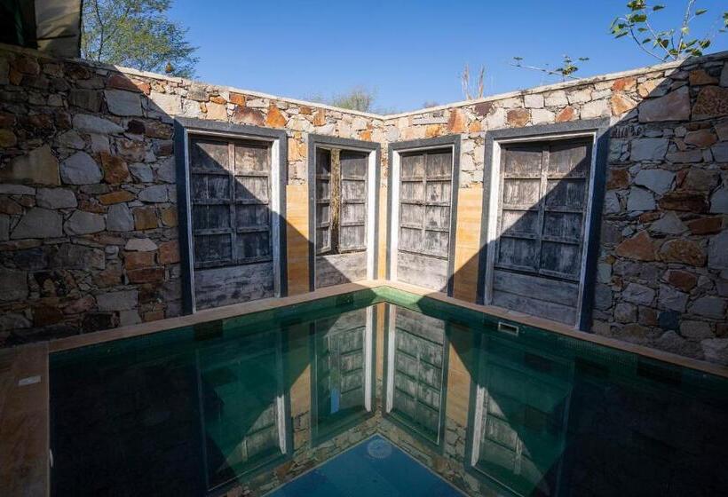 اتاق خانوادگی, Trees N Tigers Luxury Wildlife Lodge