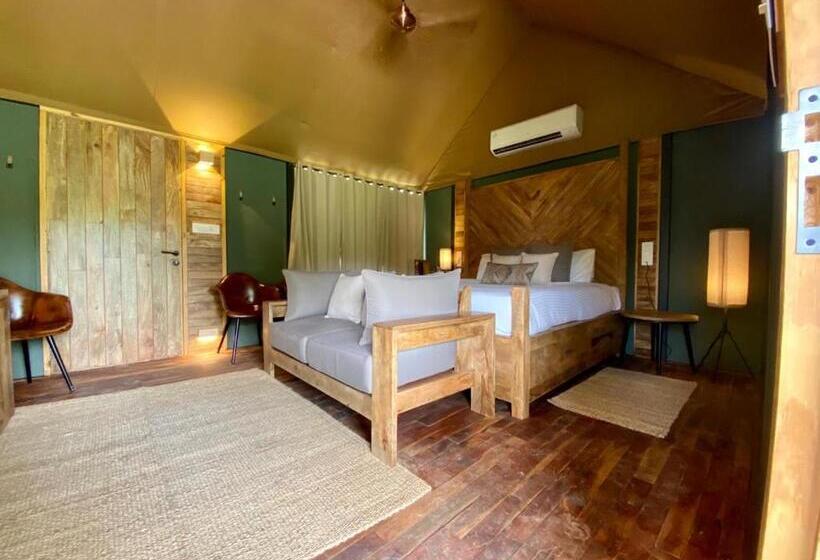 Deluxe Room Mountain View, Trees N Tigers Luxury Wildlife Lodge