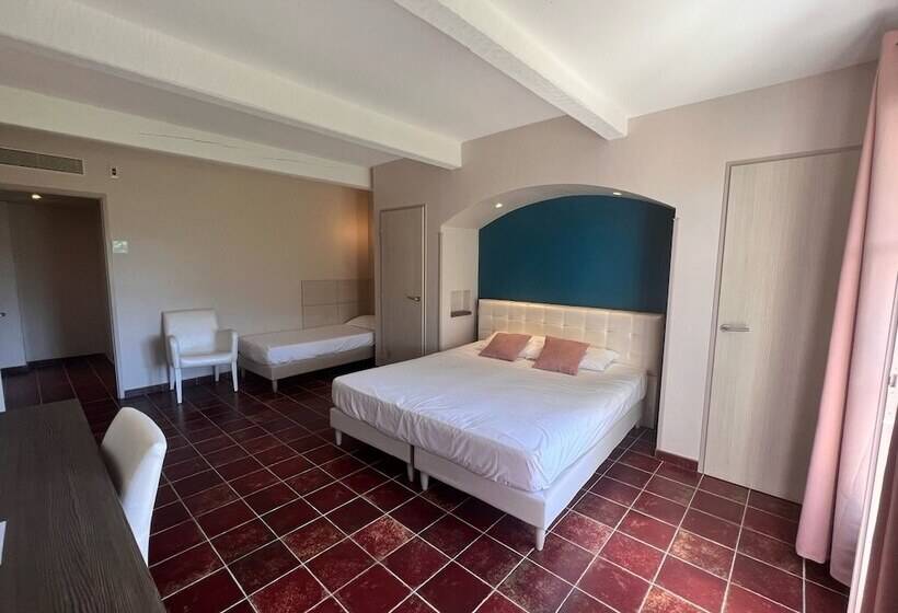 Четырехместный Номер Стандарт, Hôtel Restaurant La Bergerie