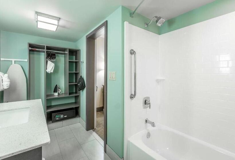 带大床的标准间, Best Western Plus St. Simons
