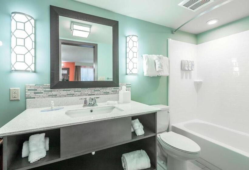 带大床的标准间, Best Western Plus St. Simons