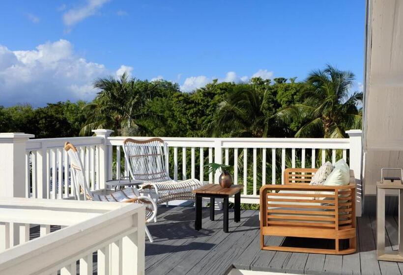 מיטת קינג בסוויטה, Winslow'S Bungalows-Key West Historic Inns