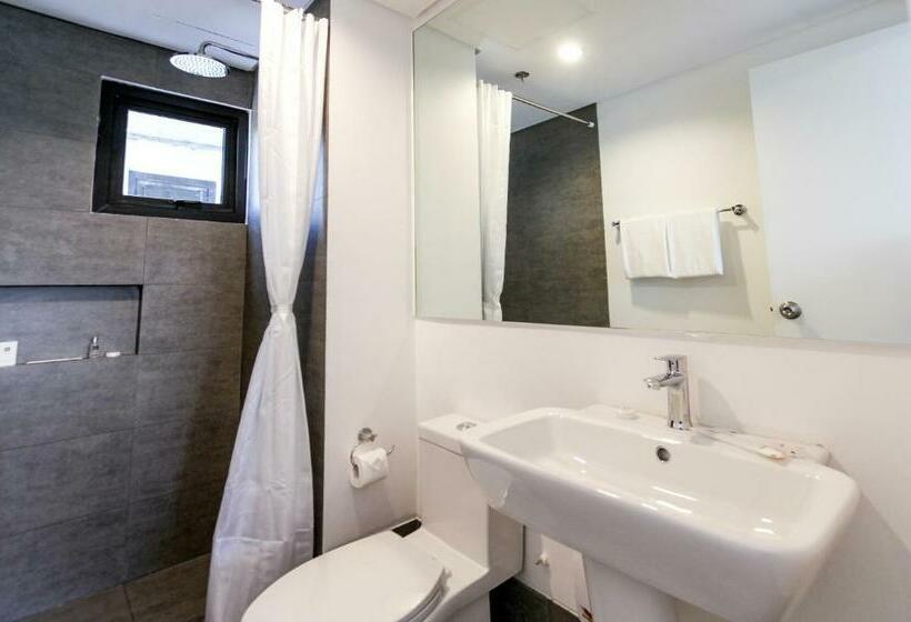 اتاق اجرایی با تخت بزرگ, Privato Makati