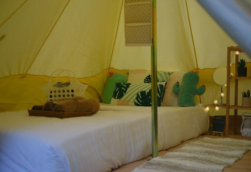 چادر با خدمات رفاهی استاندارد, O Little Tent De Koh Chang