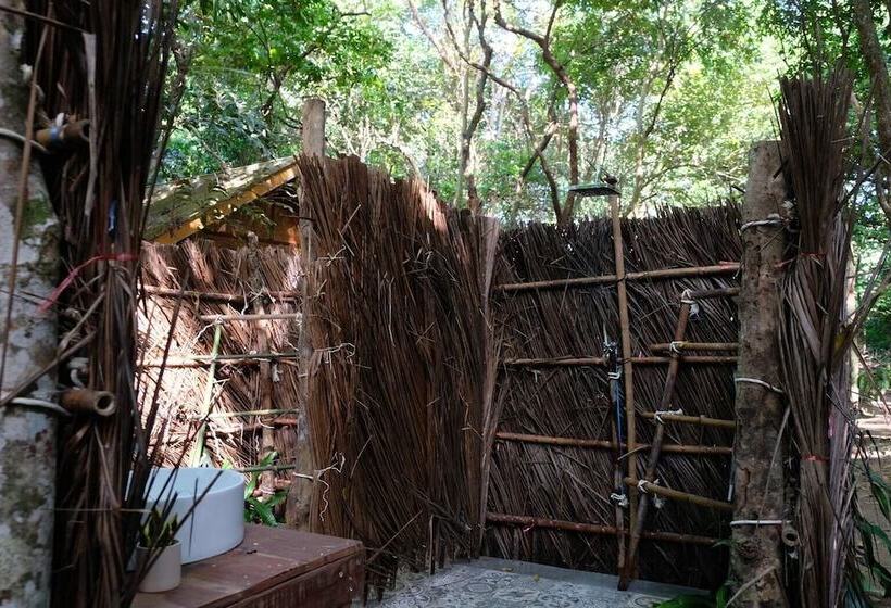 چادر با خدمات رفاهی استاندارد, O Little Tent De Koh Chang