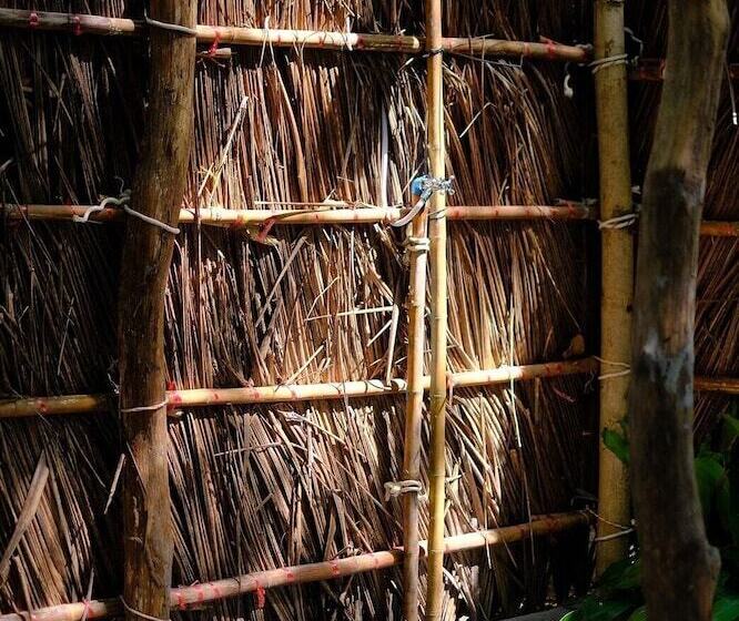 چادر با خدمات رفاهی استاندارد, O Little Tent De Koh Chang