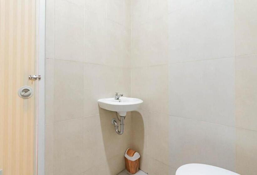 חדר אקונומי, Urbanview Hotel One Family Maribaya By Reddoorz