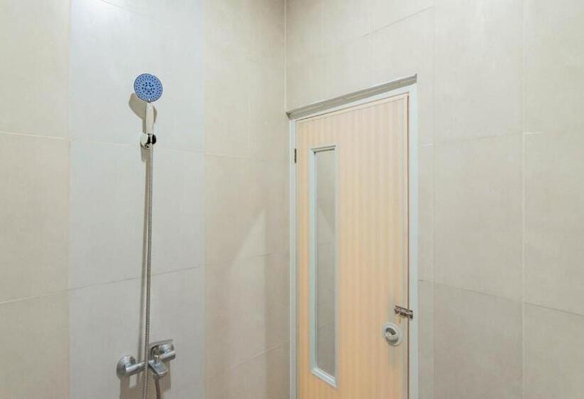 חדר אקונומי, Urbanview Hotel One Family Maribaya By Reddoorz