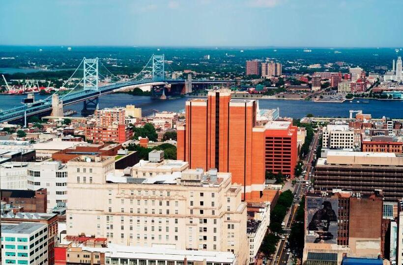 اتاق لوکس, Loews Philadelphia