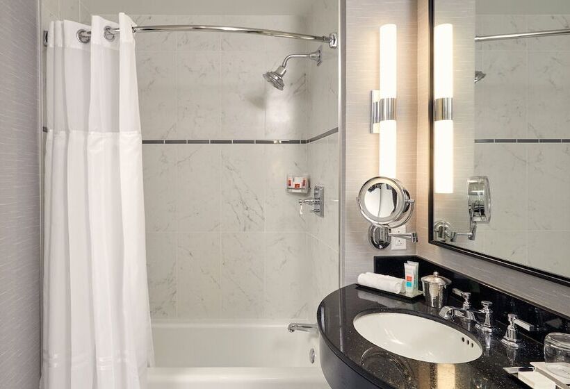 اتاق لوکس, Loews Philadelphia