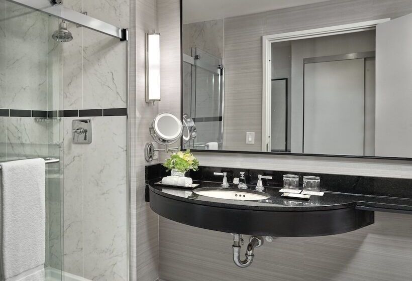 اتاق لوکس, Loews Philadelphia