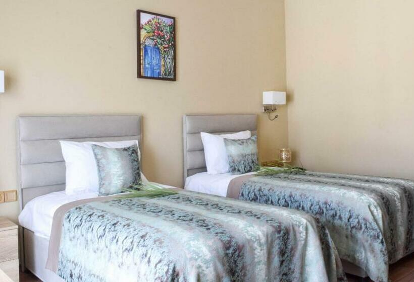 Номер Стандарт Трехместный, Golden Palms Guest House & Cafe