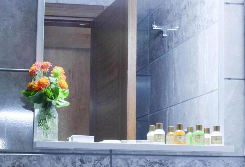 Номер Стандарт Трехместный, Golden Palms Guest House & Cafe