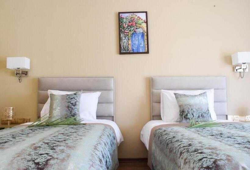 Номер Стандарт Трехместный, Golden Palms Guest House & Cafe