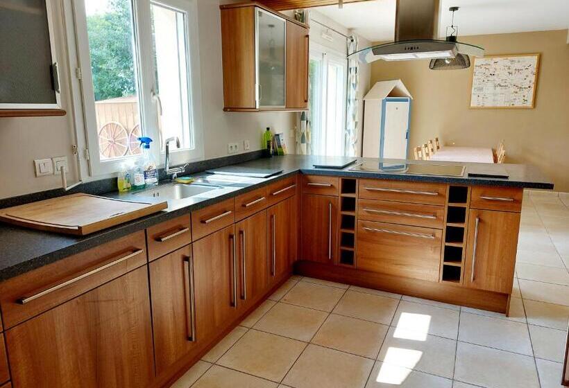 Дом 4 Спальни, Chambres D Hôtes Chez L Habitant   Bed& Breakfast Homestay
