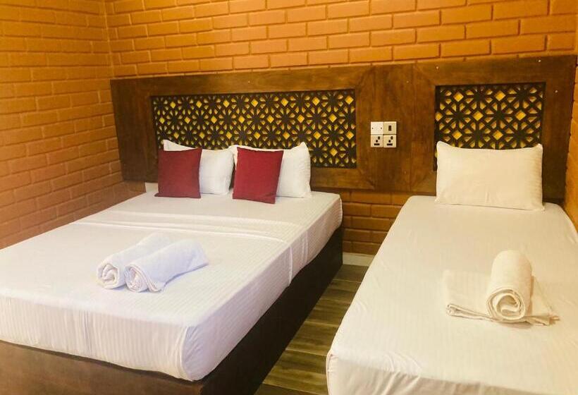 Quarto Triplo Deluxe, Monaara Leisure   Anuradhapura
