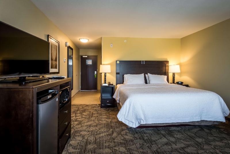 اتاق استاندارد با تخت بزرگ, Westfields Marriott Washington Dulles