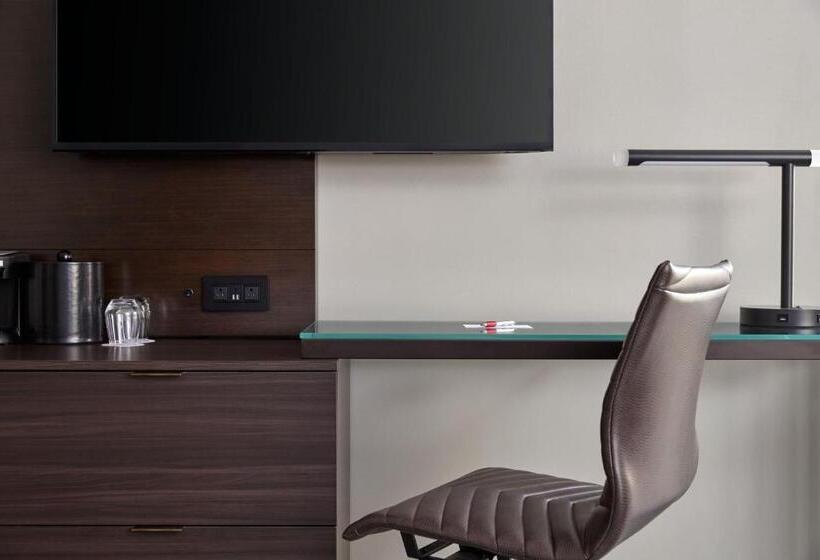اتاق استاندارد با تخت بزرگ, Westfields Marriott Washington Dulles