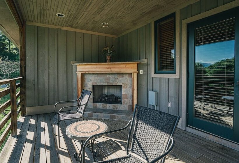 프리미엄 스위트, Nantahala Village