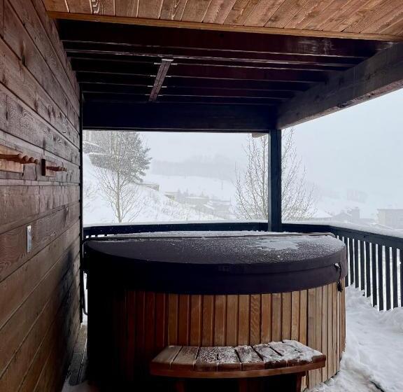 Люкс Кровать Кинг, Nordic Inn