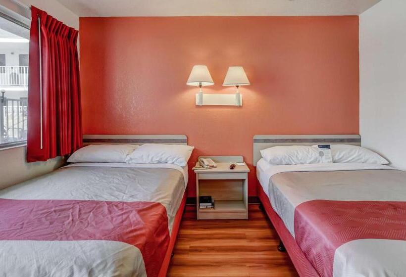 اتاق لوکس چهار تخته, Motel 6medford, Or