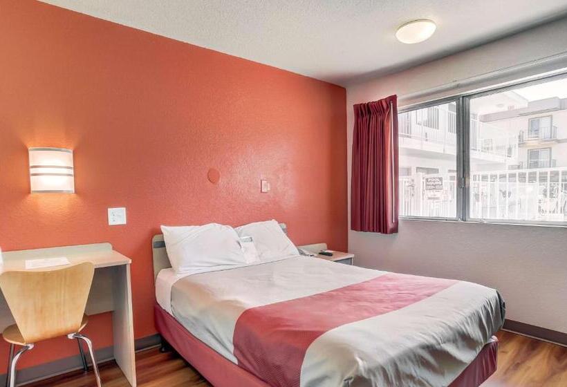 اتاق استاندارد برای معلولان, Motel 6medford, Or