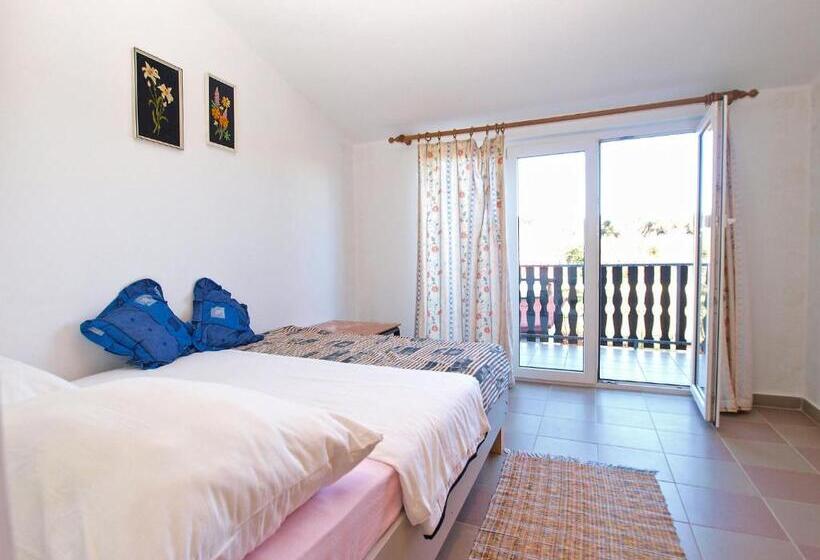 اتاق کلاسیک چهارنفره, Apartment 1265