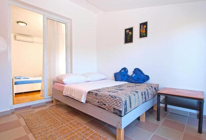 اتاق کلاسیک چهارنفره, Apartment 1265