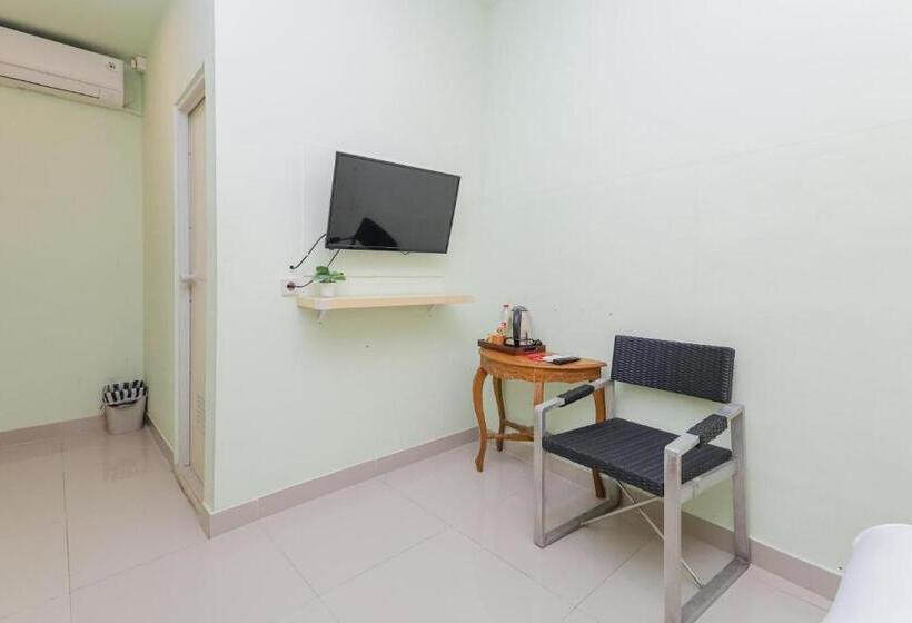 Номер Стандарт, Reddoorz Near Alun Alun Madiun